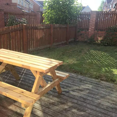 Self Check-in, Wifi, Parking, 7mins To City, Garden *