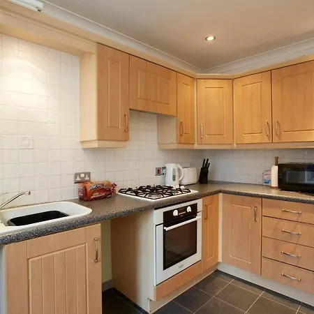 Holiday home Self Check-in, Wifi, Parking, 7mins To City, Garden